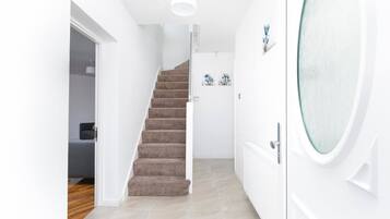 Apartment, 4 Bedrooms | Interior