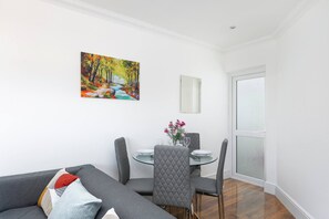 Apartment, 4 Bedrooms | Dining