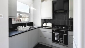 Apartment, 4 Bedrooms | Private kitchen | Electric kettle, toaster - Skyvillion - Enfield 4bed House W Garden & Parking (Enfield)