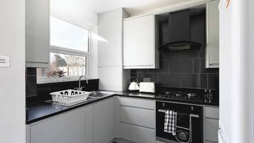 Apartment, 4 Bedrooms | Private kitchen | Electric kettle, toaster