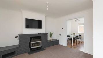 Apartment, 3 Bedrooms | Interior