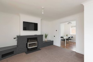 Apartment, 3 Bedrooms | Interior