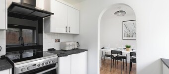 Skyvillion - 3bed Home W Grdn For A Family Getaway