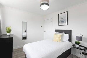 Apartment, 3 Bedrooms | 3 bedrooms - Skyvillion - 3bed Home W Grdn For A Family Getaway (Stevenage)