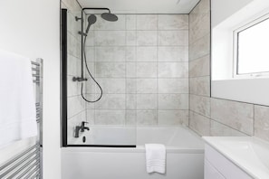 Apartment, 3 Bedrooms | Bathroom