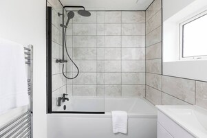 Apartment, 3 Bedrooms | Bathroom