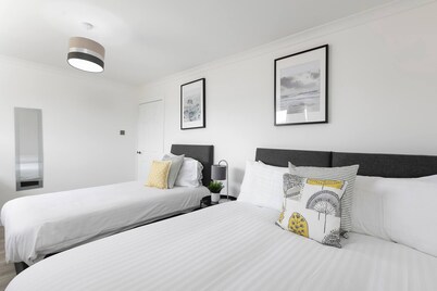 Skyvillion - 3bed Home W Grdn For A Family Getaway