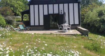Cottage surrounding by greenery, peaceful, only 45mns to Mont saint Michel