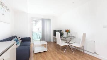 Apartment, 1 Bedroom | Dining room