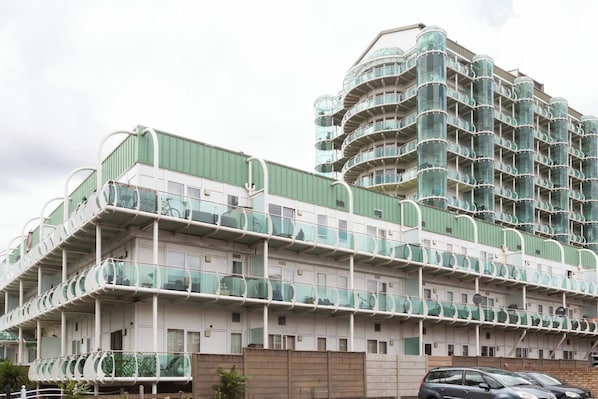 A multi-story building with balconies, a green roof, and a modern architectural design. - Skyvillion - Tower Point Enfield 1bed With Balcony (Enfield)