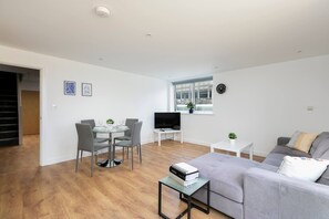 Apartment, 4 Bedrooms | Living room - Skyvillion - Huge 4bed Apartment Wbalcony - Parking (Enfield)