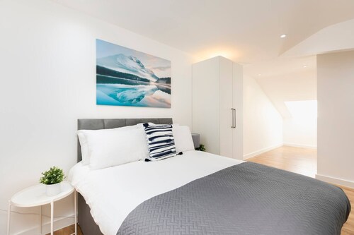 Skyvillion - Huge 4bed Apartment Wbalcony - Parking