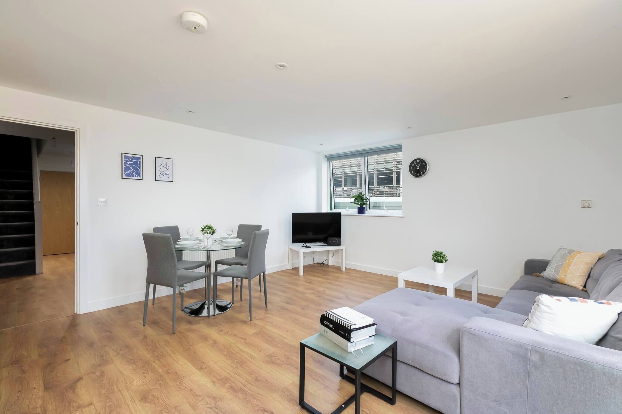 Apartment, 4 Bedrooms | Living room
