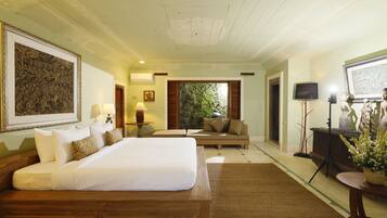 3 bedrooms, in-room safe, iron/ironing board, free WiFi