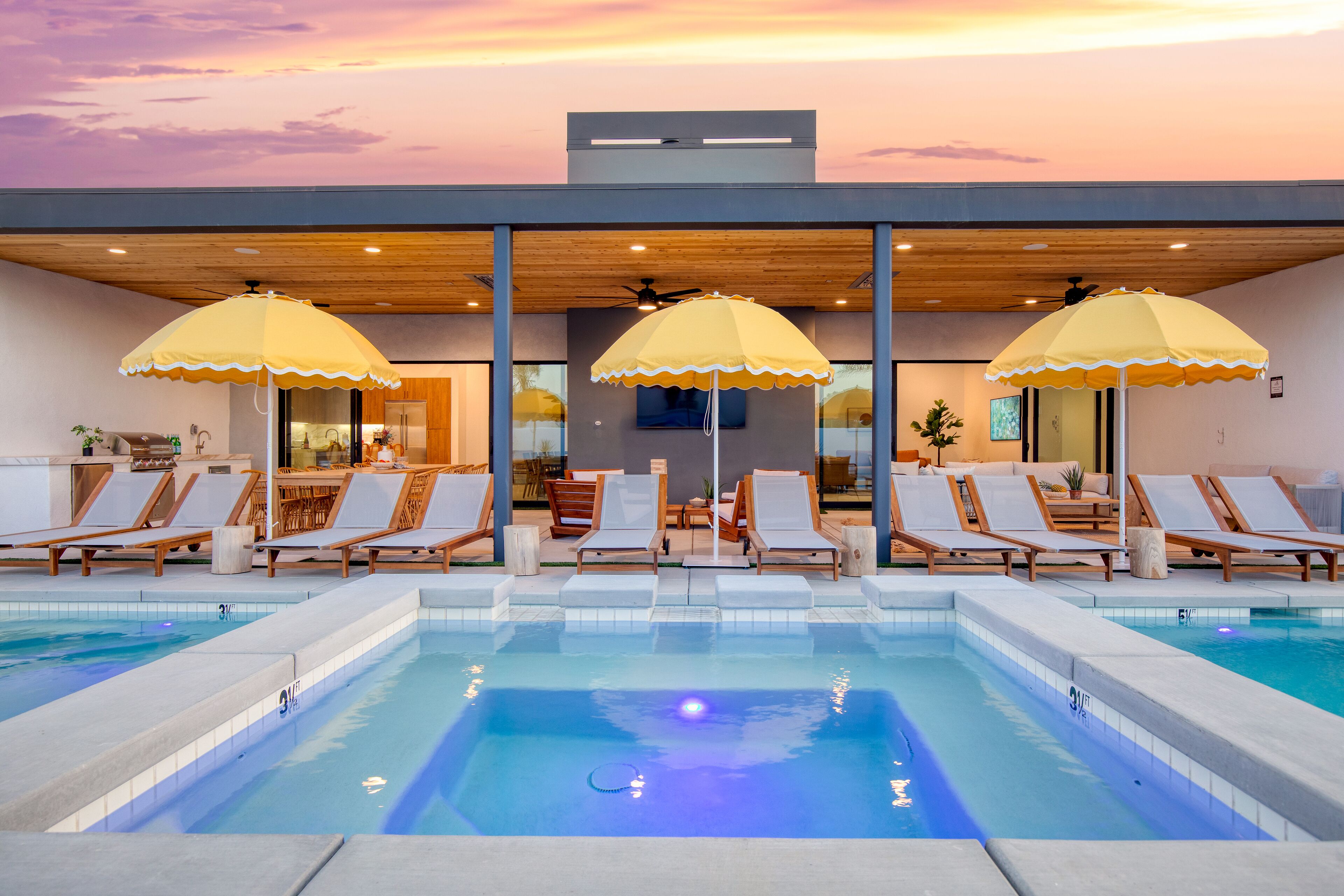 Hot tub (Villa 12).