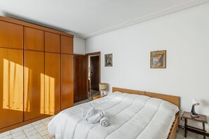 2 bedrooms, iron/ironing board, Internet