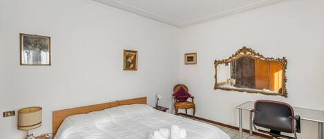 2 chambres, fer et planche à repasser, accès Internet