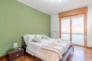 2 slaapkamers, een strijkplank/strijkijzer, wifi, beddengoed