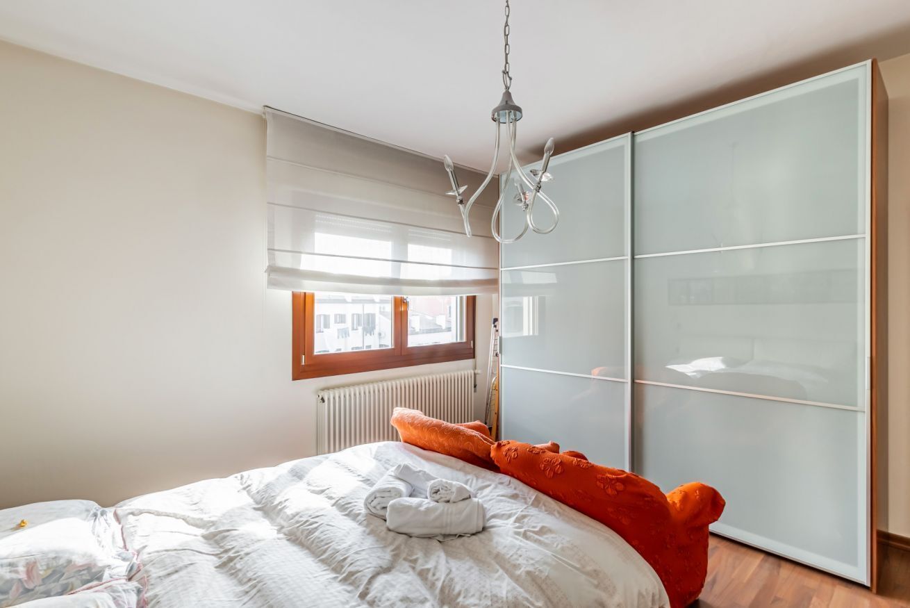 2 chambres, chambres insonorisées, fer et planche à repasser