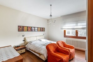 2 bedrooms, soundproofing, iron/ironing board