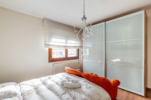 2 bedrooms, iron/ironing board