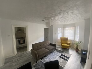 Smart TV - Lovely 2-bedroom condo in Greater London (London)