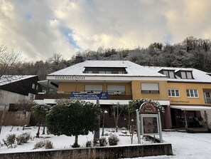 Exterior - Ferienwohnung mit Panoramablick Inmitten von Weinbergen. Haustierfreundlich (Ensch)