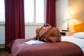 Tomannsrom, 2 enkeltsenger | Individuelt dekorert, individuelt innredet og skrivebord
