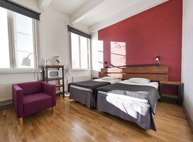 Twin Room, 2 Twin Beds | Individually decorated, individually furnished, desk, free WiFi