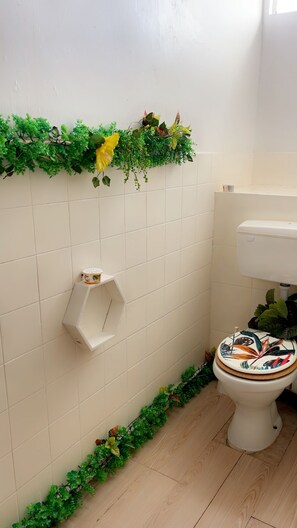 Deluxe Double or Twin Room | Bathroom | Hair dryer