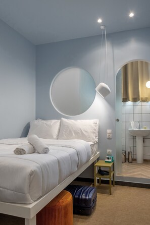 Een minibar, geluiddichte muren, gratis wifi