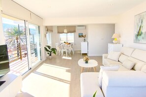 TV - Penthouse Port Views by DENIA COSTA (Dénia)