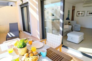 Outdoor dining - Apartament Jacaranda II by DENIA COSTA (Dénia)