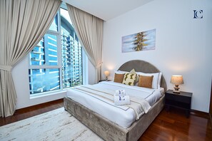 Premium Apartment | 3 bedrooms, desk, iron/ironing board, free WiFi - Premium 3BR Partial Sea View OCEANA (Dubai)