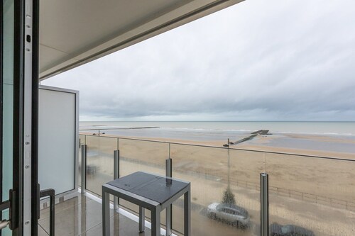 Appartement avec une terrasse et vue sur la mer