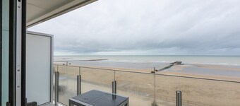 Apartment with a beautiful terrace and sea view