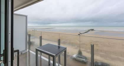 Appartement avec une terrasse et vue sur la mer