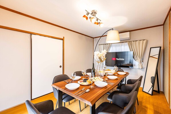Design House | In-room dining