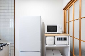 Casa de diseño | Cocina privada | Frigorífico grande, microondas, placa de cocina y hervidor eléctrico