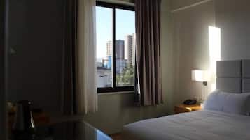 Habitación Deluxe doble | 1 dormitorio, caja fuerte, escritorio