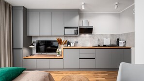 開放式客房 (14) | 私人小型廚房 | 電冰箱、爐台、洗碗機、電熱水壺