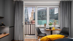 Studio (13) | Wohnbereich | Flachbildfernseher