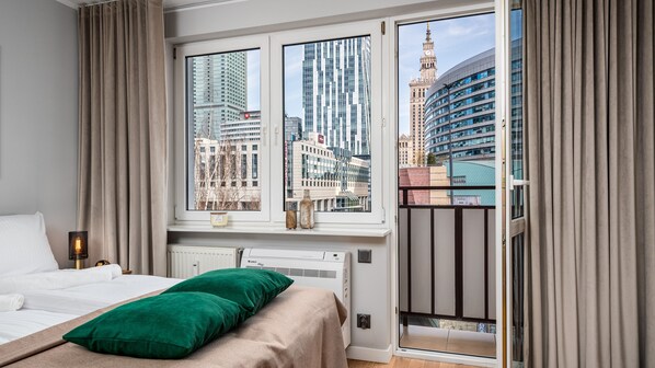 Studio (14) | Wohnbereich | Flachbildfernseher