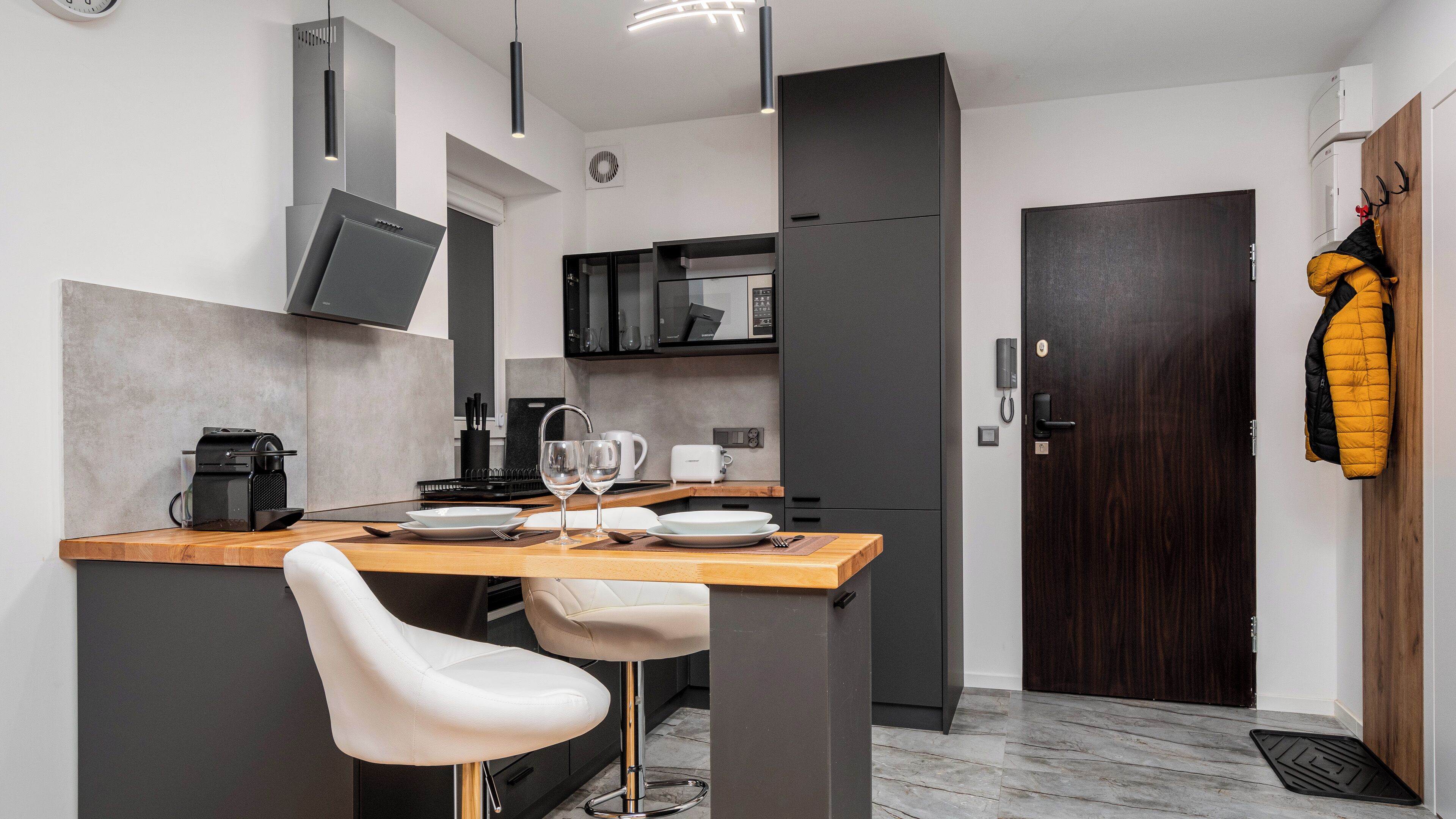 Studio (18) | Private kitchen | Fridge, stovetop, dishwasher, electric kettle