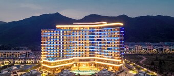 Wyndham Garden Sonasea Van Don