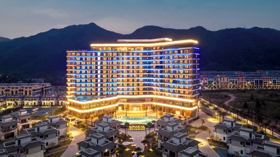 Wyndham Garden Sonasea Van Don