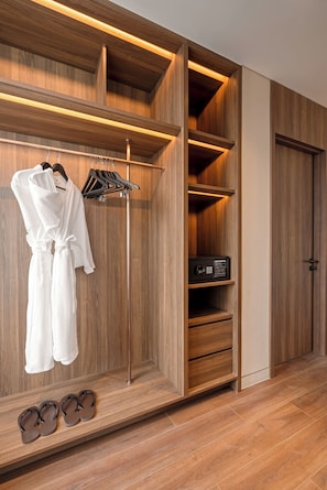 Executive Suite, Sea View | Hypo-allergenic bedding, minibar, in-room safe, desk - Wyndham Garden Sonasea Van Don (Van Don)
