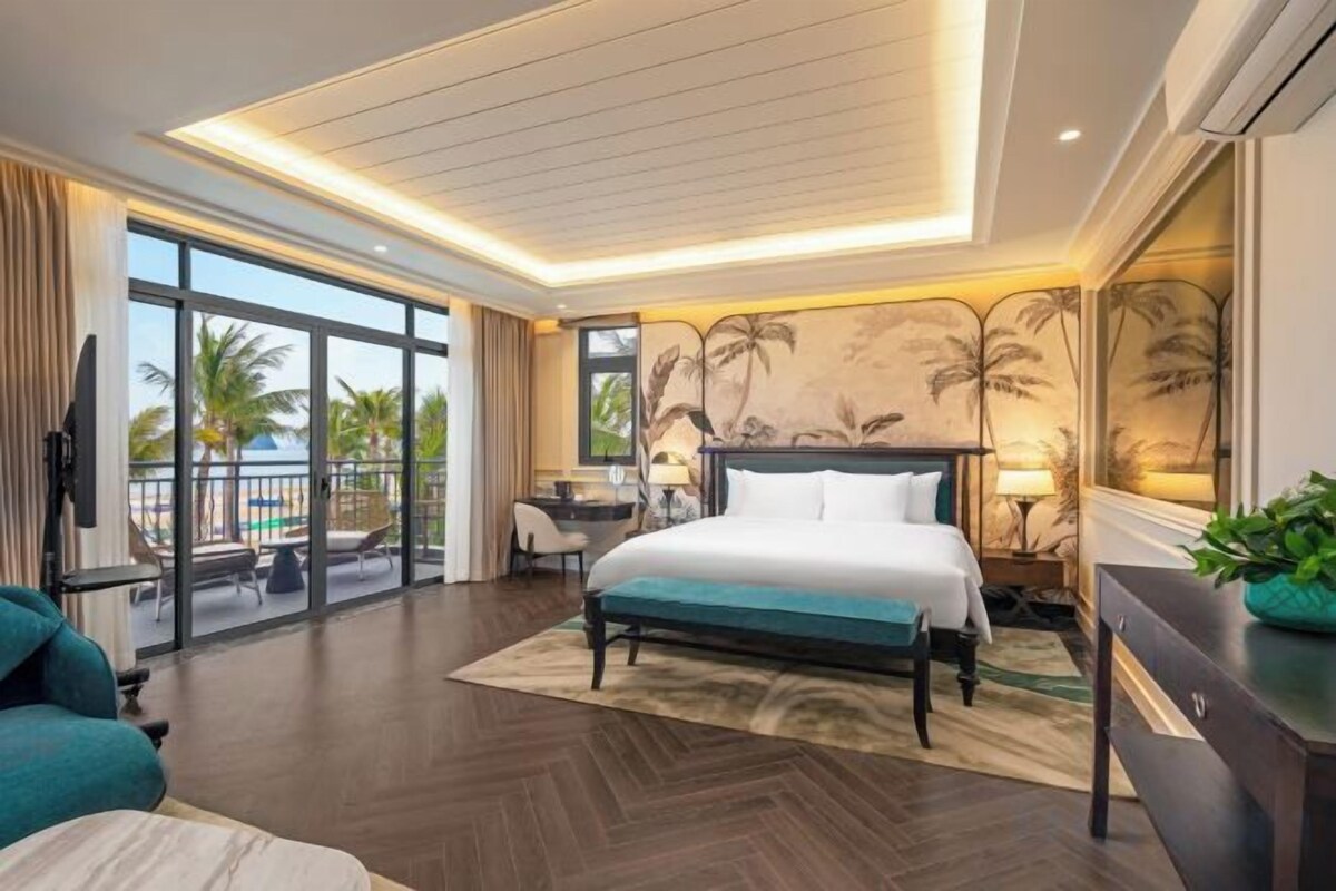 Minibar, caixa forta a l'habitació i escriptori 