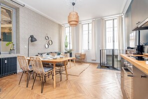 Fridge, microwave, oven, dishwasher - Charming place in Dijon with Sauna (Dijon)