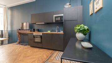 Refrigerador, microondas, horno y lavavajillas